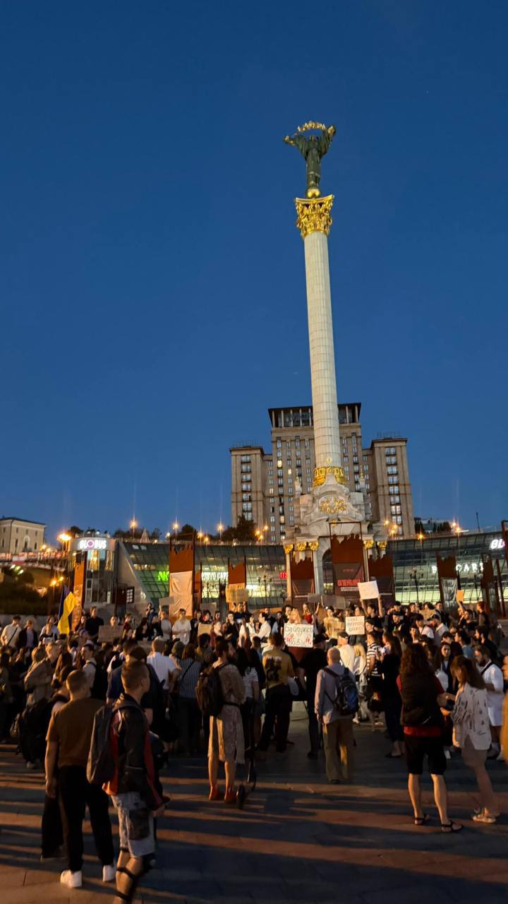 У Києві на Майдані протестували проти посилення покарання для військових та вимагали закону про омбудсмена