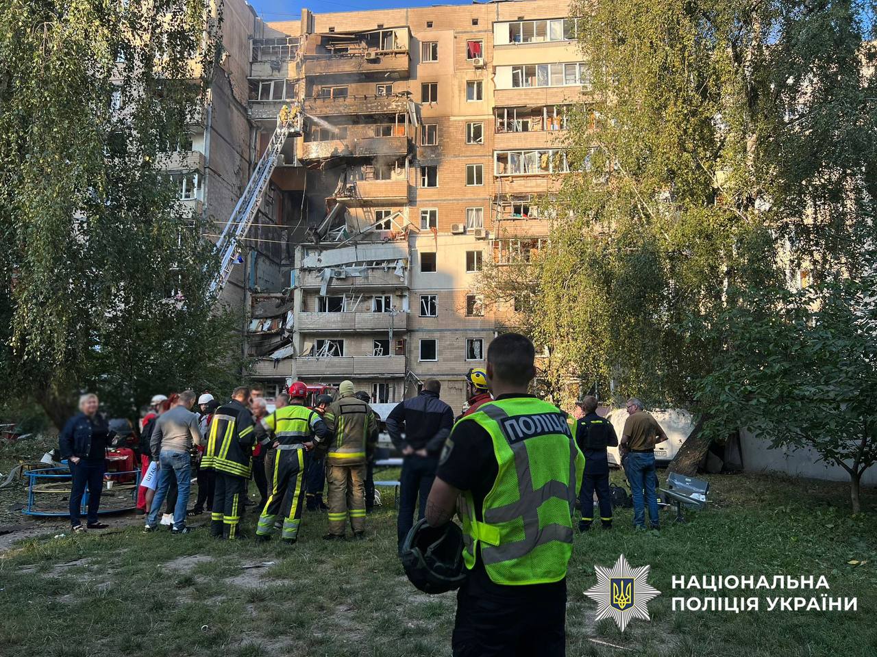 Атака рф на Київ: у Святошинському районі вбито мати з дитиною, на Печерську пошкоджено будівлю Кабміну