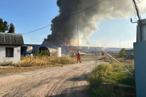 На Київщині через атаку дронів горять склади логістичного центру «Епіцентру»