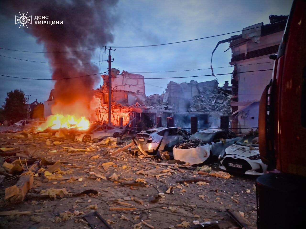 На Київщині наслідки нічної атаки фіксуються у п’яти районах, щонайменше 28 постраждалих