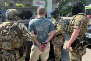 13 тисяч євро за втечу з України: у Києві судитимуть ділків, які переправляли ухилянтів через ліс у Словаччину 13 тисяч євро за втечу з України: у Києві судитимуть ділків, які переправляли ухилянтів через ліс у Словаччину