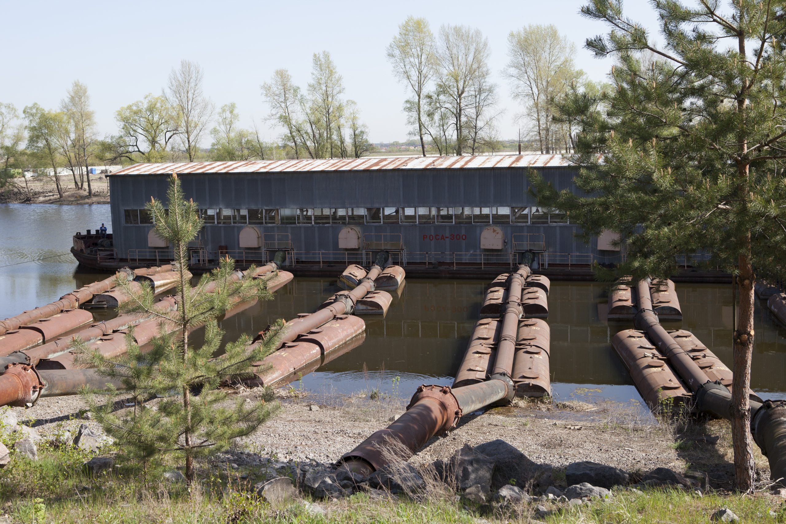 Альтанки та комунальні мережі: чому статус заказника не зупиняє втручання у територію столичного заказника “Деснянські луки” Альтанки та комунальні мережі: чому статус заказника не зупиняє втручання у територію столичного заказника “Деснянські луки”