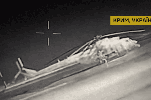 Бійці спецпідрозділу ГУР “Примари” уразили два гелікоптери та буксир в окупованому Криму (відео)