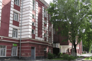 На столичному Печерську директорка не пускала дітей у школу в шортах - поліція з'ясовує обставини