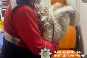У Києві 17-річна матір залишила немовля в зачиненій квартирі на чотири дні