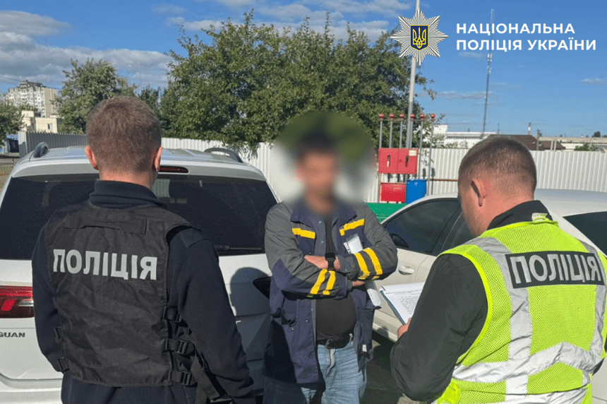 У Києві поліцейські затримали посадовця Київводоканалу на "гарячому" (фото)