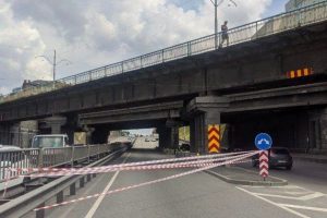 Шляхопровід над станцією метро Берестейська за 20 млн гривень готують до ремонту Шляхопровід над станцією метро Берестейська за 20 млн гривень готують до ремонту