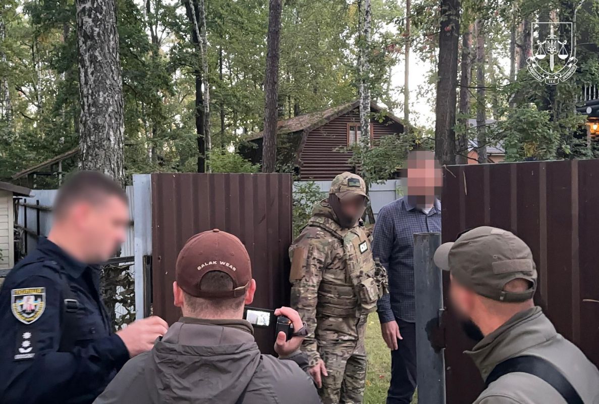 На виїзді з України схоплено росіянку з фальшивим паспортом: фігурує ексслужбовець МЗС