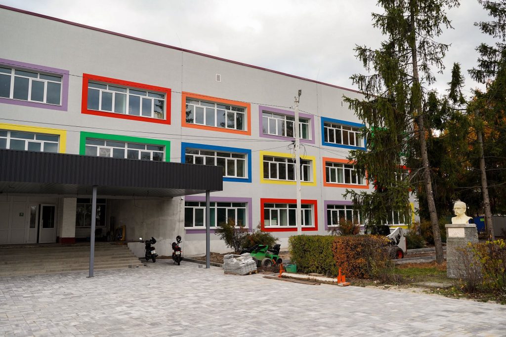 Микола Калашник перевірив відновлення постраждалих від війни освітніх закладів у Макарівській, Дмитрівській та Великодимерській громадах