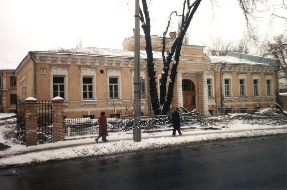 На Подолі нищать флігель у дворі садиби українського мецената Терещенка, - активіст (фото) На Подолі нищать флігель у дворі садиби українського мецената Терещенка, - активіст (фото)