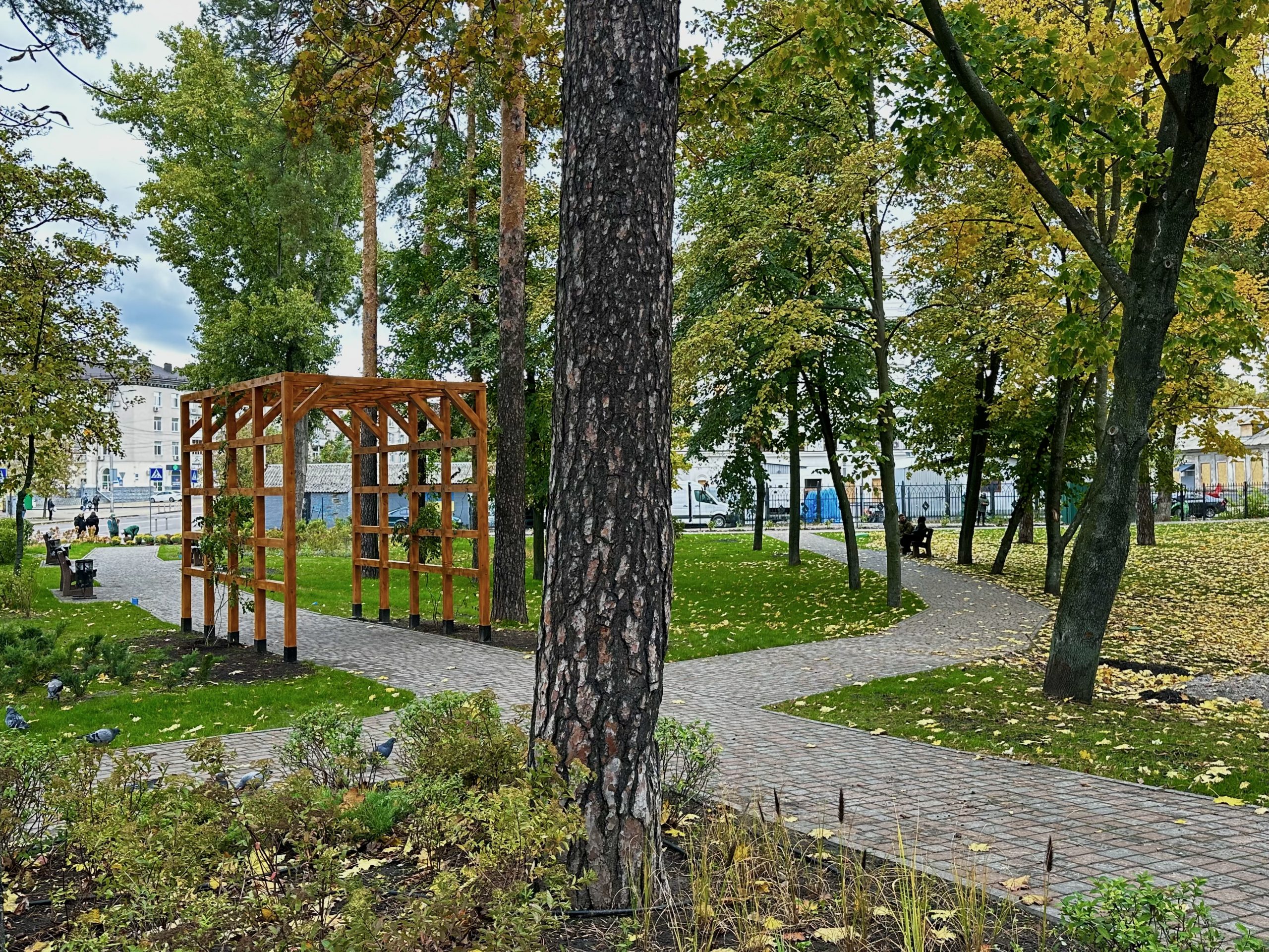 У Києві облаштували 10 нових мініскверів (локації)