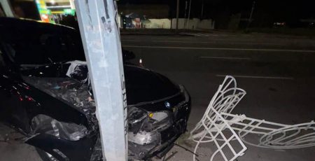 У Києві працівник автомийки викрав BMW клієнта та потрапив в ДТП (фото) У Києві працівник автомийки викрав BMW клієнта та потрапив в ДТП (фото)