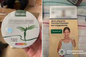 У столиці ліквідували масштабний канал збуту психотропних речовин під виглядом препаратів для схуднення (фото, відео) У столиці ліквідували масштабний канал збуту психотропних речовин під виглядом препаратів для схуднення (фото, відео)