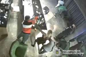 Киянину, який через сварку вчинив стрілянину в барі на Новопечерських Липках, оголосили підозру (фото)