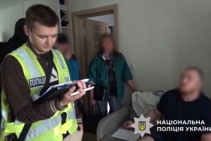 У Києві викрили псевдомольфара, який «знімав порчу» та шукав зниклих через соцмережі У Києві викрили псевдомольфара, який «знімав порчу» та шукав зниклих через соцмережі