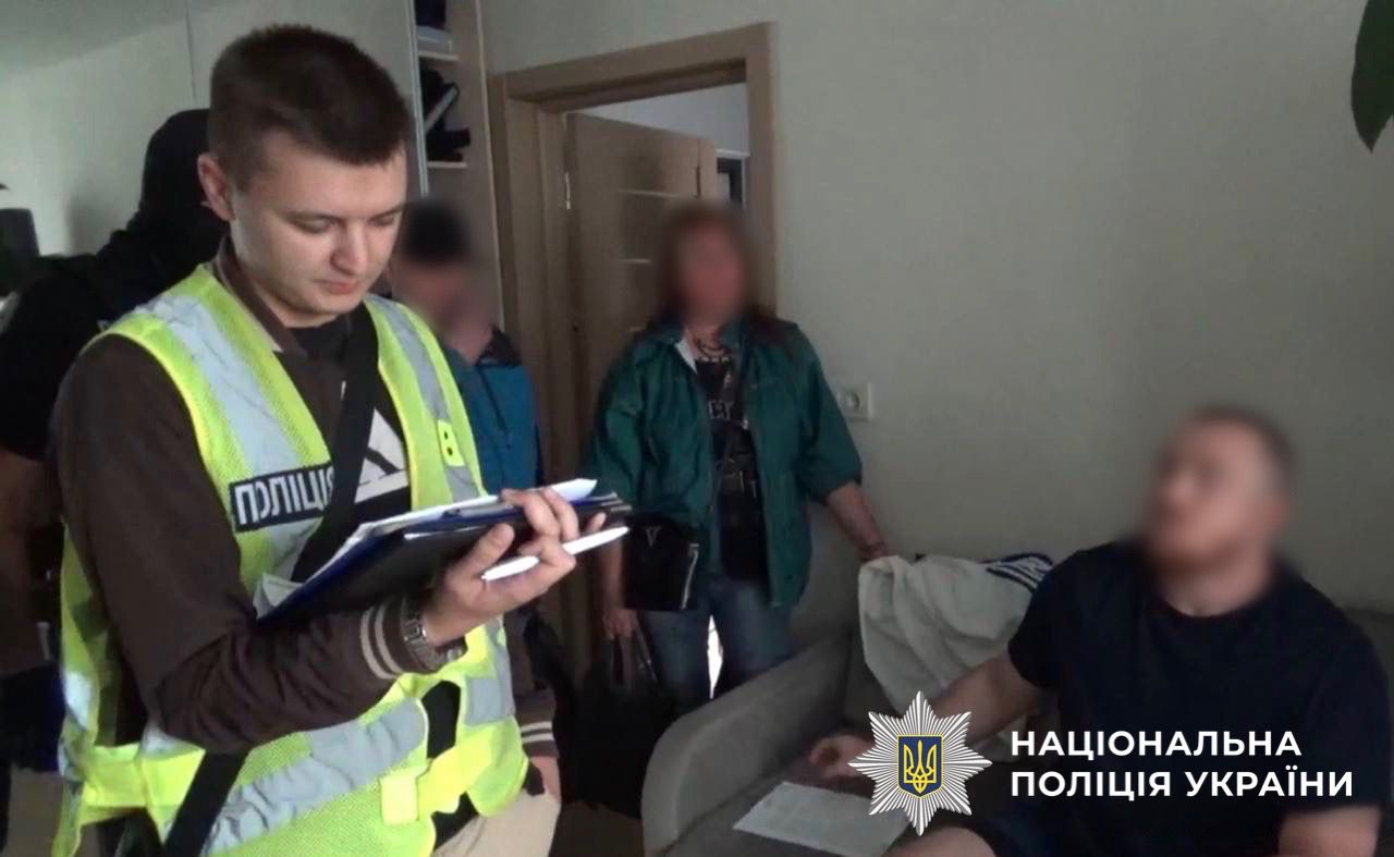 У Києві викрили псевдомольфара, який «знімав порчу» та шукав зниклих через соцмережі