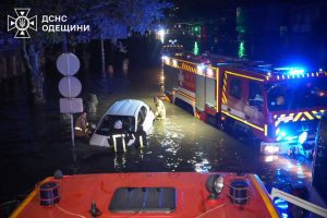 В Одесі внаслідок потопу, що виник через зливу, загинули 9 людей (фото, відео) В Одесі внаслідок потопу, що виник через зливу, загинули 9 людей (фото, відео)