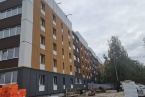 У Бородянці завершують відбудову зруйнованого під’їзду житлового будинку на вул. Центральна У Бородянці завершують відбудову зруйнованого під’їзду житлового будинку на вул. Центральна