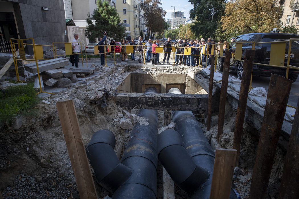 Столичні комунальники завершують заміну майже 1,5 км тепломереж у Печерському та Подільському районах