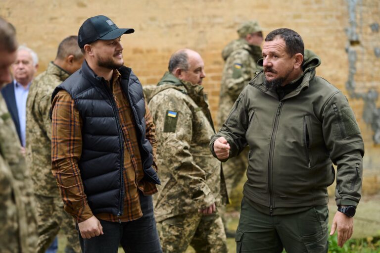 Микола Калашник: Київщина передала десяток нових пікапів 411 окремому полку безпілотних систем «Яструби»