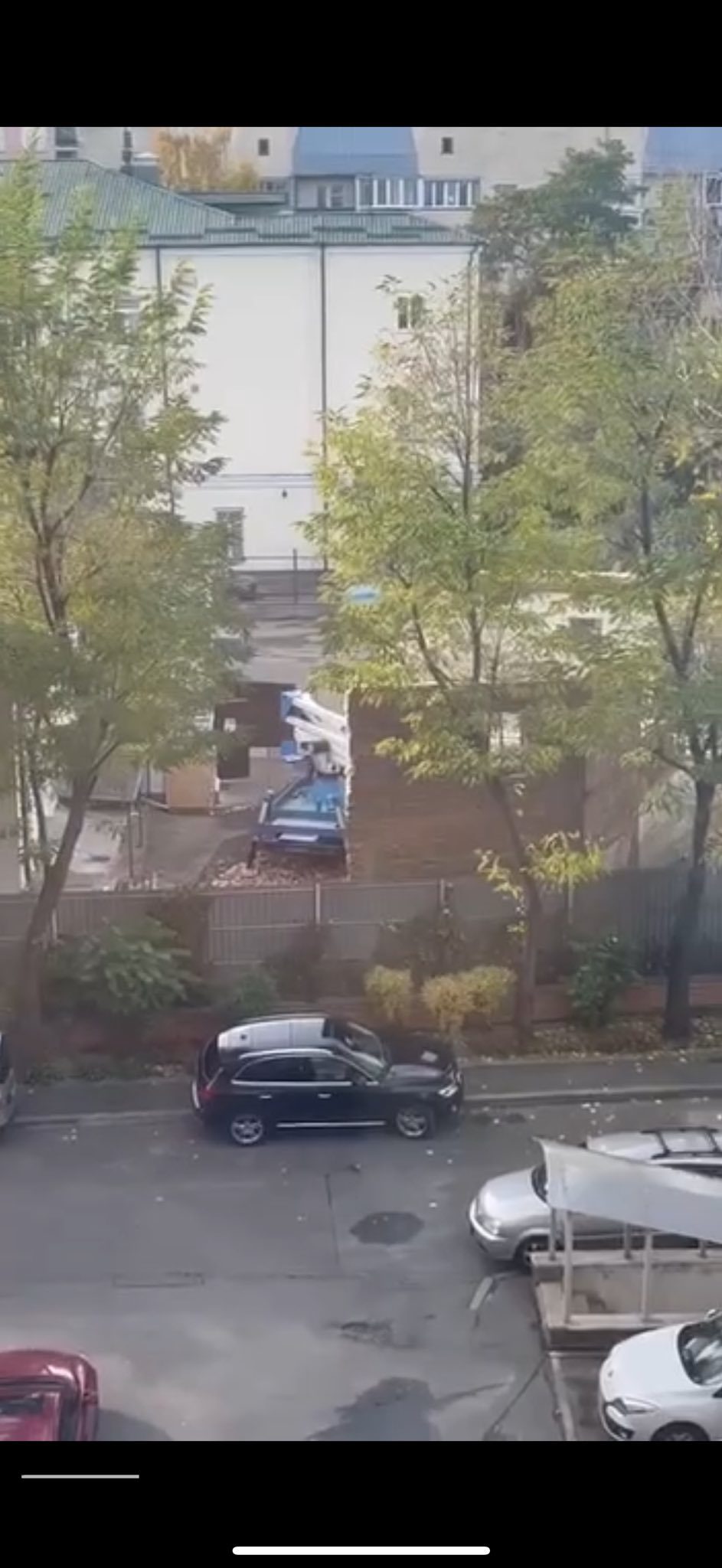 На Подолі нищать флігель у дворі садиби українського мецената Терещенка, - активіст (фото) На Подолі нищать флігель у дворі садиби українського мецената Терещенка, - активіст (фото)