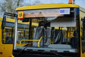 Десять громад Київщини отримали нові шкільні автобуси