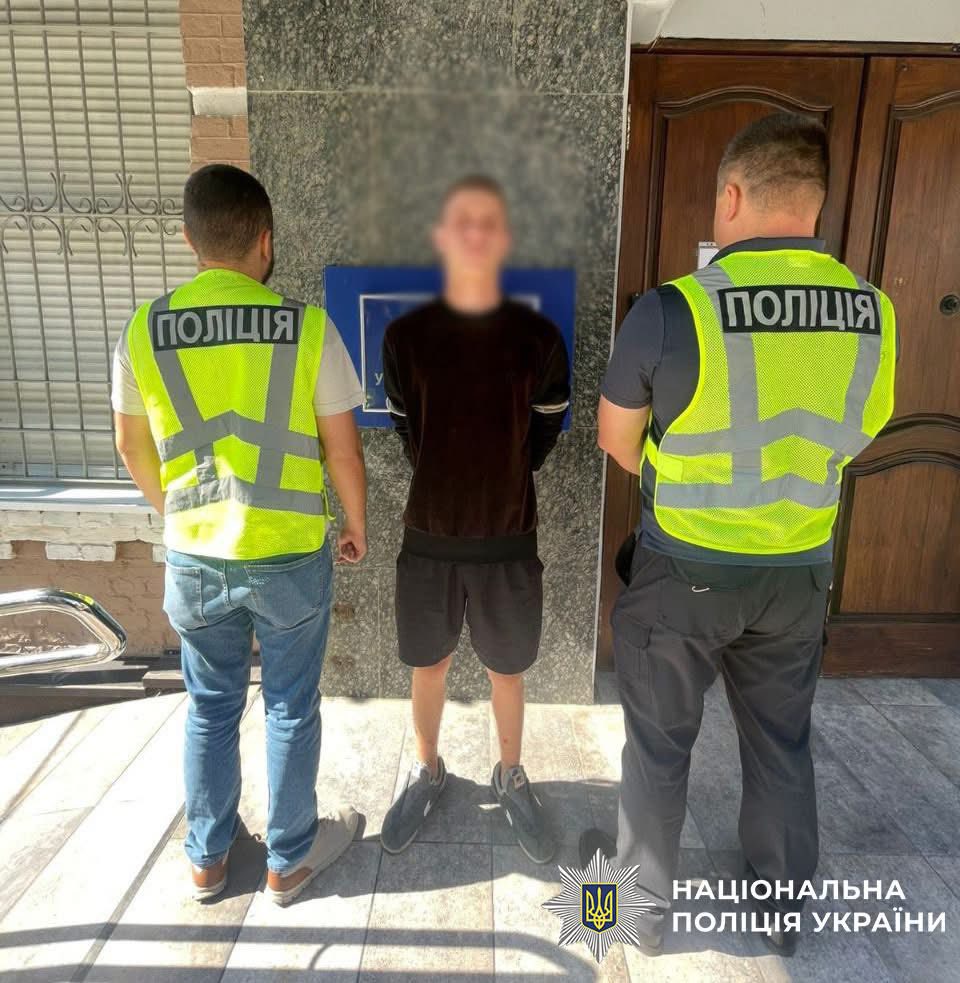 У Києві працівник автомийки викрав BMW клієнта та потрапив в ДТП (фото)