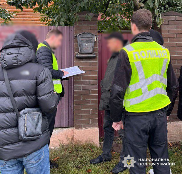 Екскерівнику "Київзеленбуду" повідомлено підозру у розтраті майже 5 млн грн, виділених на ліквідацію амброзії