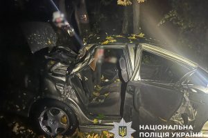 На Бучанщині 15-річний водій врізався у дерево: один підліток загинув, шестеро – травмовані (фото) На Бучанщині 15-річний водій врізався у дерево: один підліток загинув, шестеро - травмовані (фото)