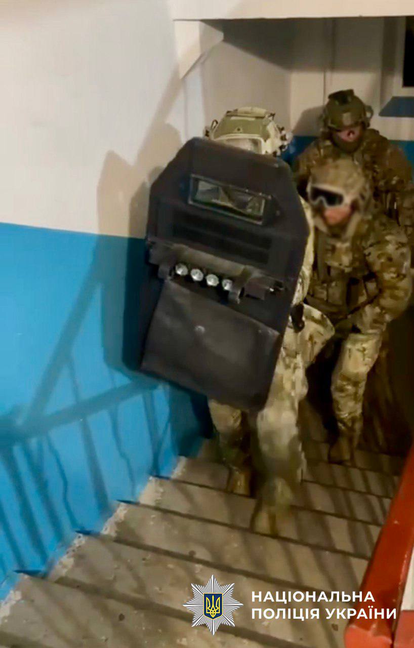 Поліцейські затримали чоловіка, причетного до вибуху на «Укрпошті» (фото)