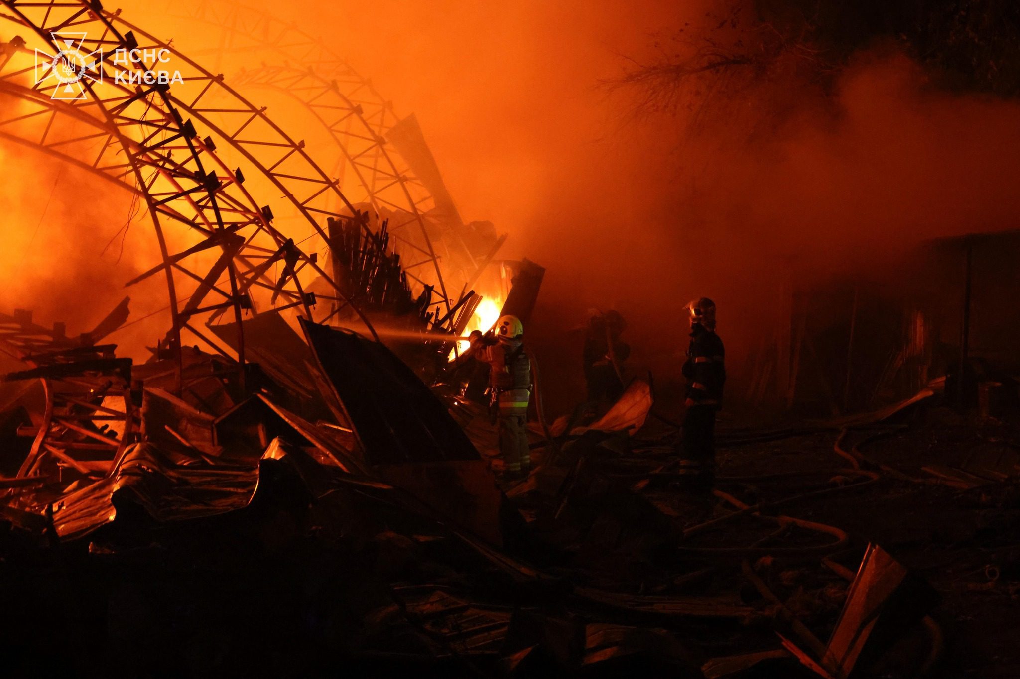 Внаслідок ударів БпЛА по Києву 7 людей постраждали, в Оболонському та Подільському районах пошкоджені житлові будинки (фото)