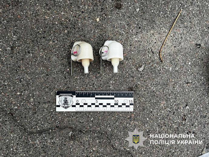 Правоохоронці затримали мешканця Троєщини під час збуту бойових гранат (фото)