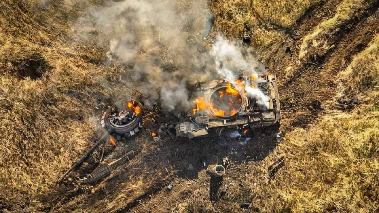 Ворожі втрати: за добу окупанти втратили в Україні понад 900 військових Ворожі втрати: за добу окупанти втратили в Україні понад 900 військових