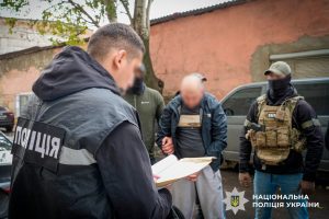 Суд заарештував 12 учасників наркосиндикату, яким керував куратор з росії (фото) Суд заарештував 12 учасників наркосиндикату, яким керував куратор з росії (фото)