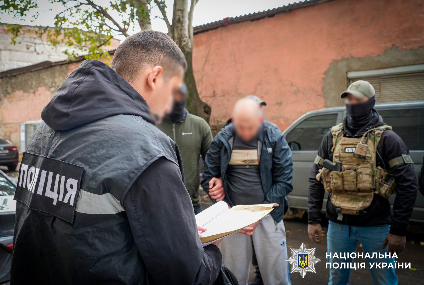 Суд заарештував 12 учасників наркосиндикату, яким керував куратор з росії (фото)