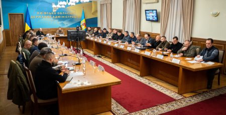 На засіданні штабу Ради оборони Київщини обговорили підготовку до зими, організацію роботи пунктів незламності, проходження опалювального сезону На засіданні штабу Ради оборони Київщини обговорили підготовку до зими, організацію роботи пунктів незламності, проходження опалювального сезону