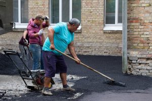 У Переяславі розпочали укладання асфальту біля місцевої лікарні У Переяславі розпочали укладання асфальту біля місцевої лікарні