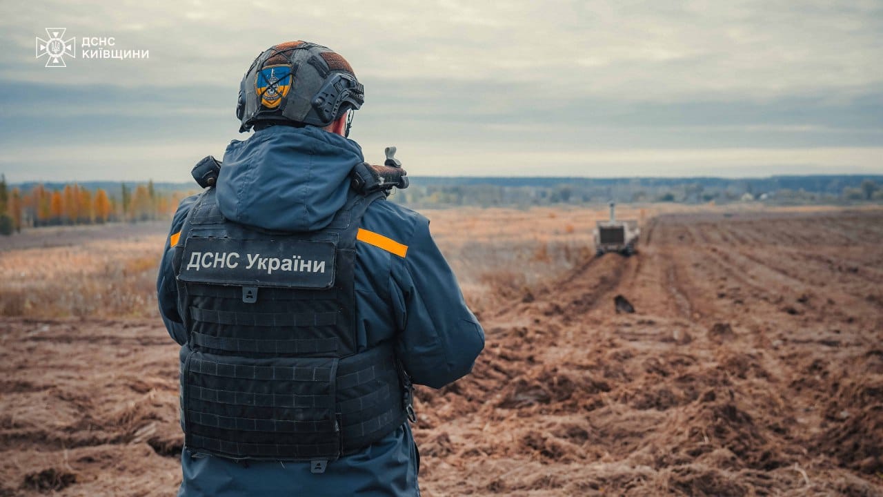 Сапери продовжують очищати Київщину від вибухонебезпечних предметів (фото, відео)