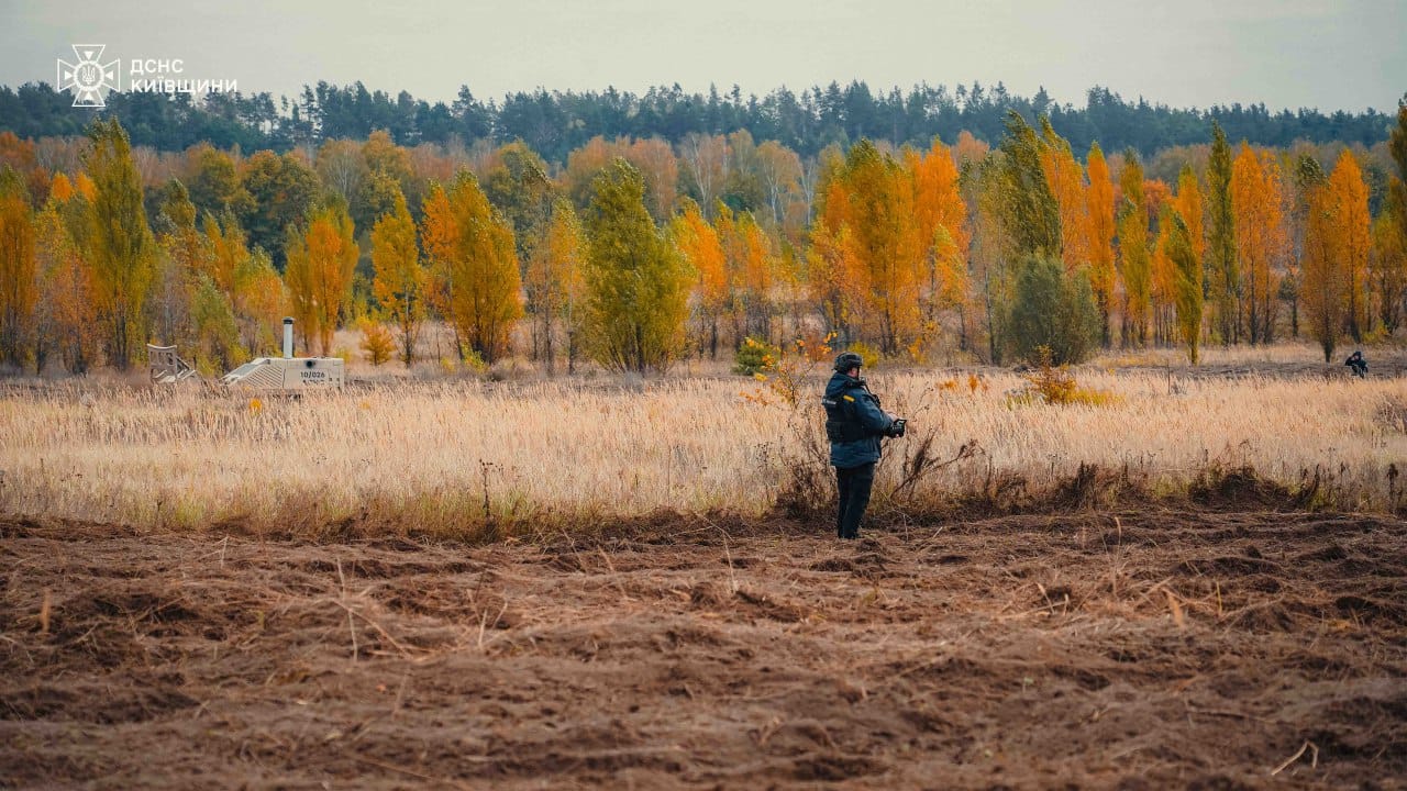 Сапери продовжують очищати Київщину від вибухонебезпечних предметів (фото, відео)