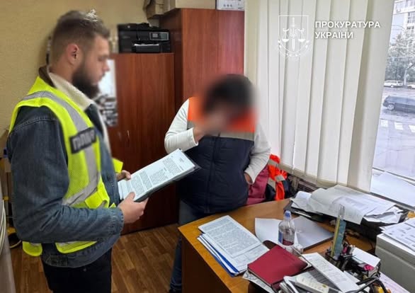 Посадовицю КП ШЕУ Солом’янського району Києва підозрюють у переплаті за дорожню сіль