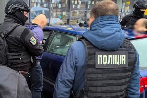 У Києві затримали військовослужбовця, який за 9 тисяч доларів переправляв чоловіків до Румунії