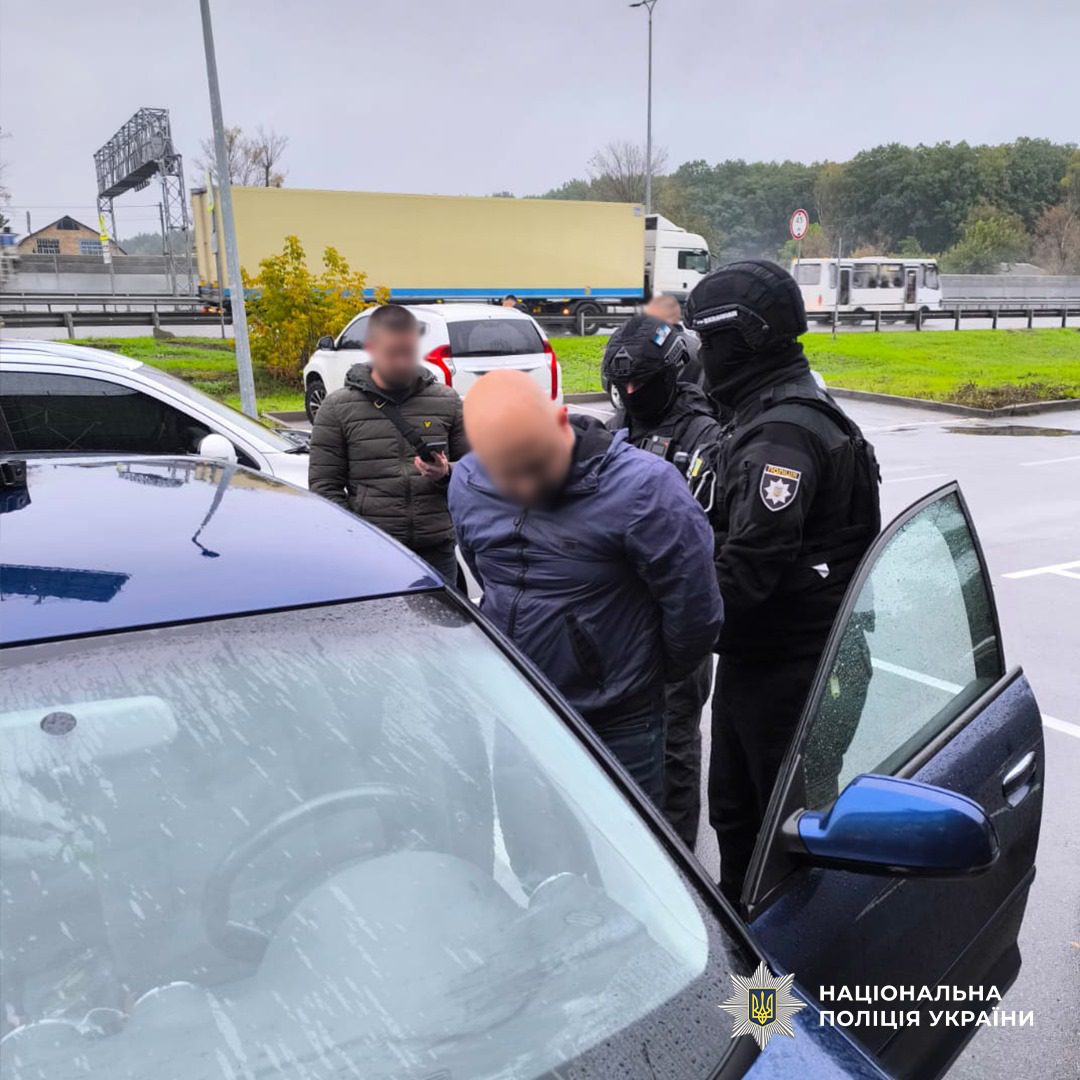 У Києві затримали військовослужбовця, який за 9 тисяч доларів переправляв чоловіків до Румунії