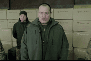 Батальйон “Свобода” отримав від “Української команди” велику партію потужних зарядних станцій – Палатний