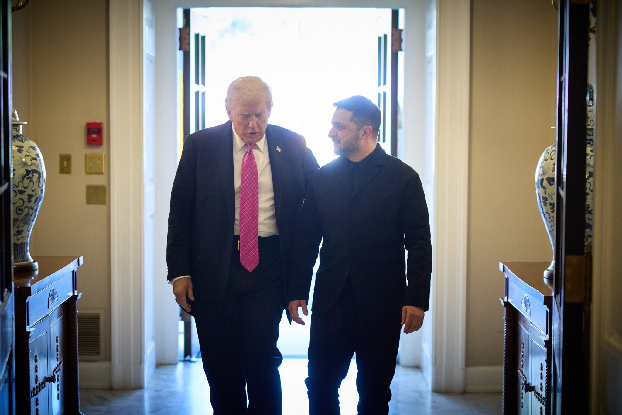 Зеленський зустрівся з Трампом у Білому домі та провів розмову з європейськими лідерами