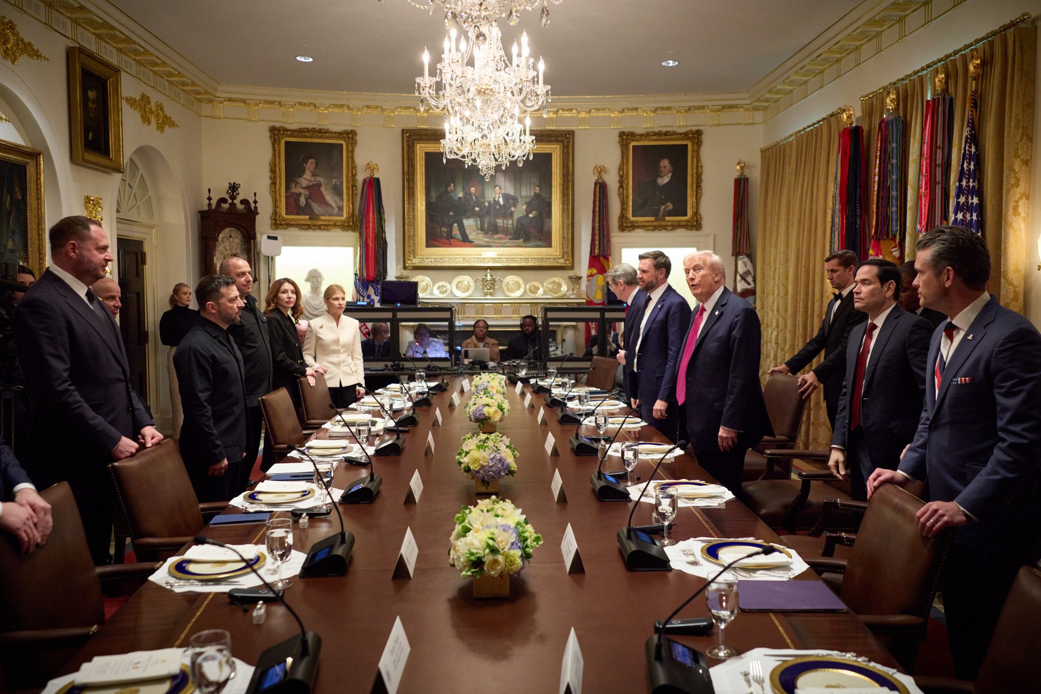 Зеленський зустрівся з Трампом у Білому домі та провів розмову з європейськими лідерами