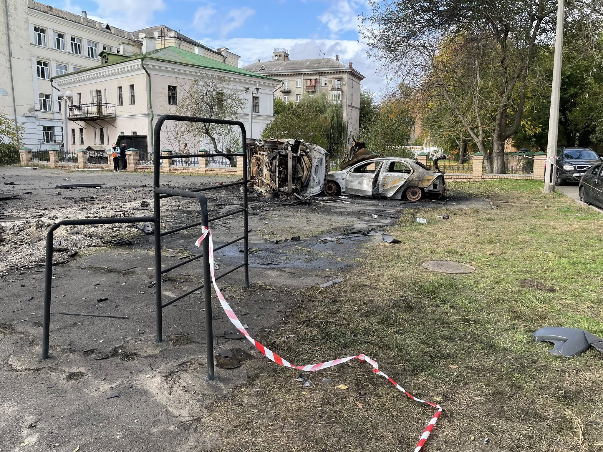 У Києві ворожий обстріл пошкодив будівлю Музею гетьманства (фото) У Києві ворожий обстріл пошкодив будівлю Музею гетьманства (фото)