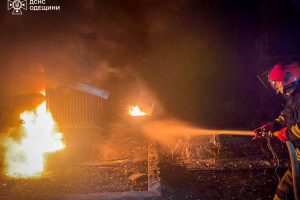Вночі ворог атакував столицю та більшість областей України, вбито шестеро людей, з них двоє дітей, – Зеленський Вночі ворог атакував столицю та більшість областей України, вбито шестеро людей, з них двоє дітей, - Зеленський