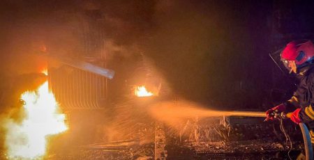 Вночі ворог атакував столицю та більшість областей України, вбито шестеро людей, з них двоє дітей, - Зеленський Вночі ворог атакував столицю та більшість областей України, вбито шестеро людей, з них двоє дітей, - Зеленський