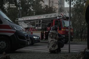 Повітряна атака на Київ: двоє загиблих, постраждали п’ятеро дітей та 16 дорослих Повітряна атака на Київ: двоє загиблих, постраждали п’ятеро дітей та 16 дорослих