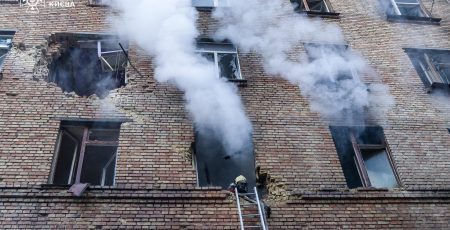 У Києві матеріали для ремонту після обстрілів мешканці майже не отримують, - волонтери У Києві матеріали для ремонту після обстрілів мешканці майже не отримують, - волонтери